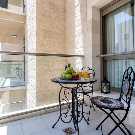 Luxury One-Bedroom Apartment/Parking In City Center เยรูซาเลม ภายนอก รูปภาพ
