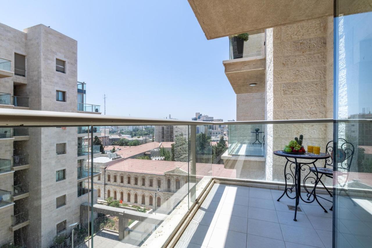 Luxury One-Bedroom Apartment/Parking In City Center เยรูซาเลม ภายนอก รูปภาพ